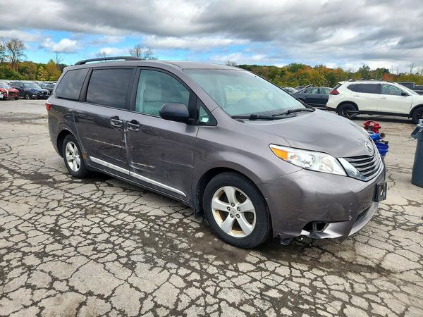 2017 TOYOTA SIENNA LE Mobility/LE — Passenger 3/4