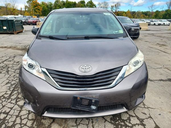 2017 TOYOTA SIENNA LE Mobility/LE — DIRF