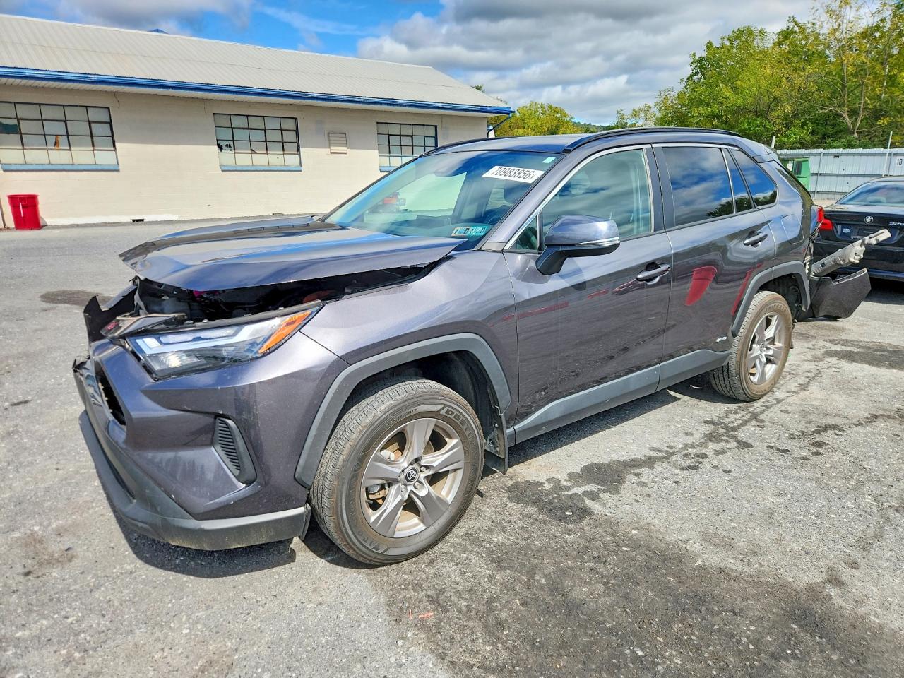 2024 TOYOTA RAV4 XLE — Front 3/4