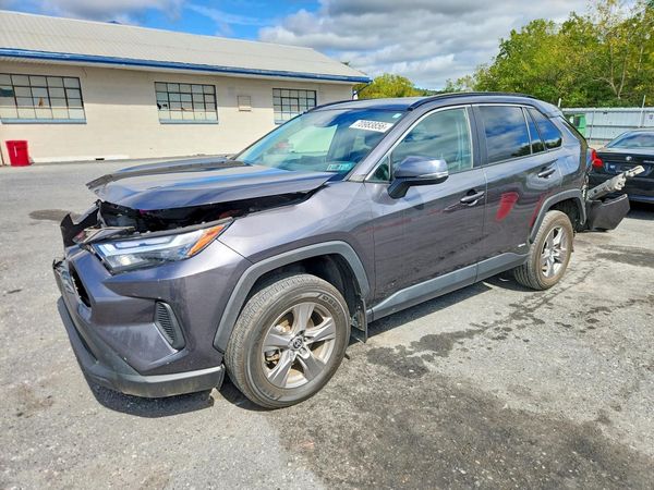 2024 TOYOTA RAV4 XLE — Front 3/4