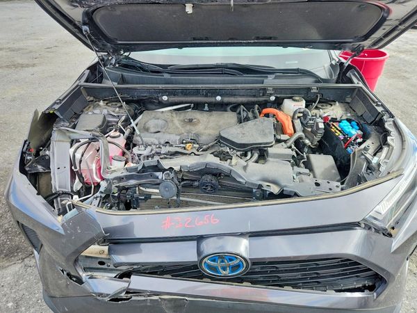 2024 TOYOTA RAV4 XLE — Engine bay