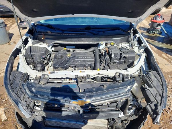 2019 CHEVROLET EQUINOX LT (1LT) — Engine bay