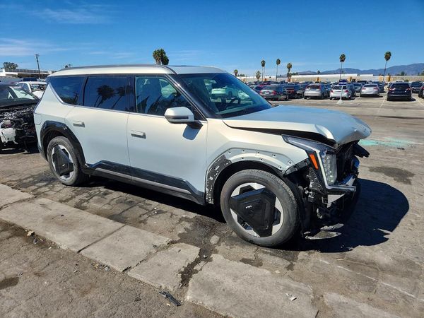 2024 KIA EV9 Land — Passenger 3/4