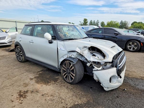 2021 MINI COOPER — Passenger 3/4