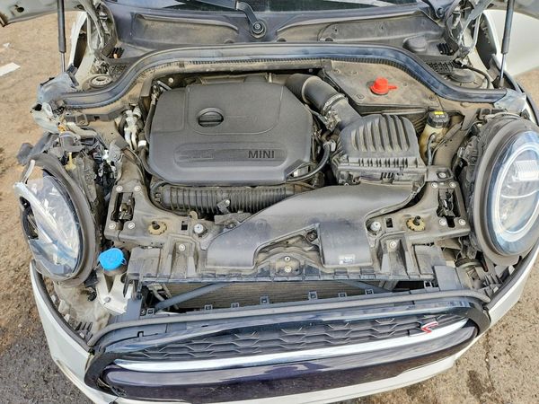 2021 MINI COOPER — Engine bay