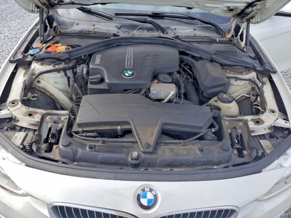 2016 BMW 328 xDrive SA — Engine bay