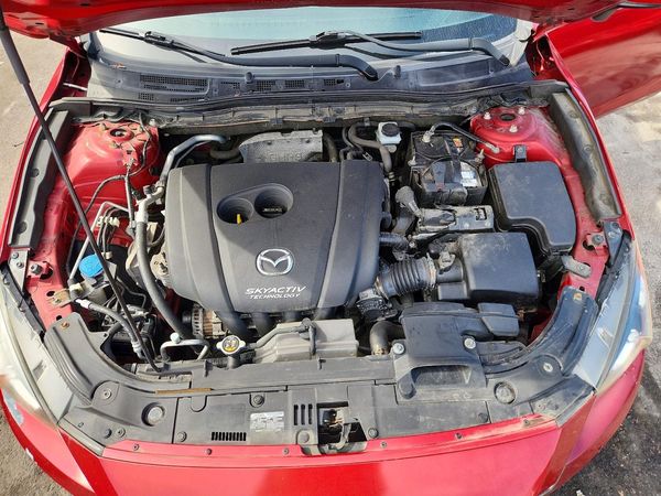 2014 MAZDA 3 Touring/GS — Engine bay