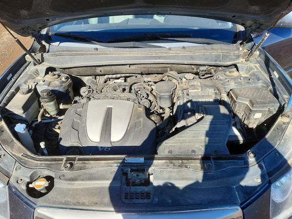 2012 HYUNDAI SANTA FE GL(Middle-low ) — Engine bay