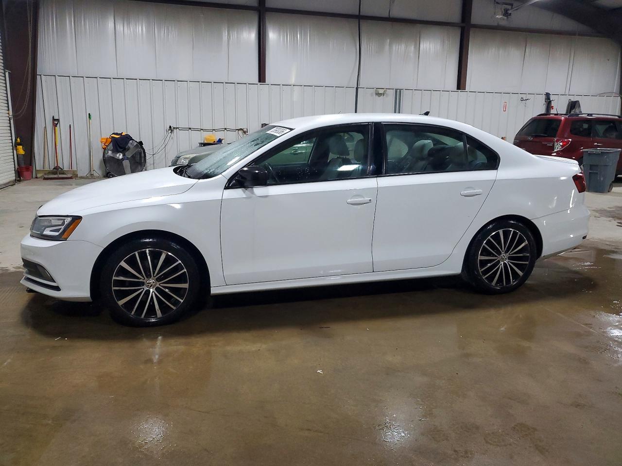2017 VOLKSWAGEN JETTA Sport — Front 3/4