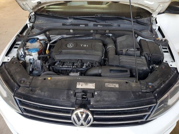 2017 VOLKSWAGEN JETTA Sport — Engine bay