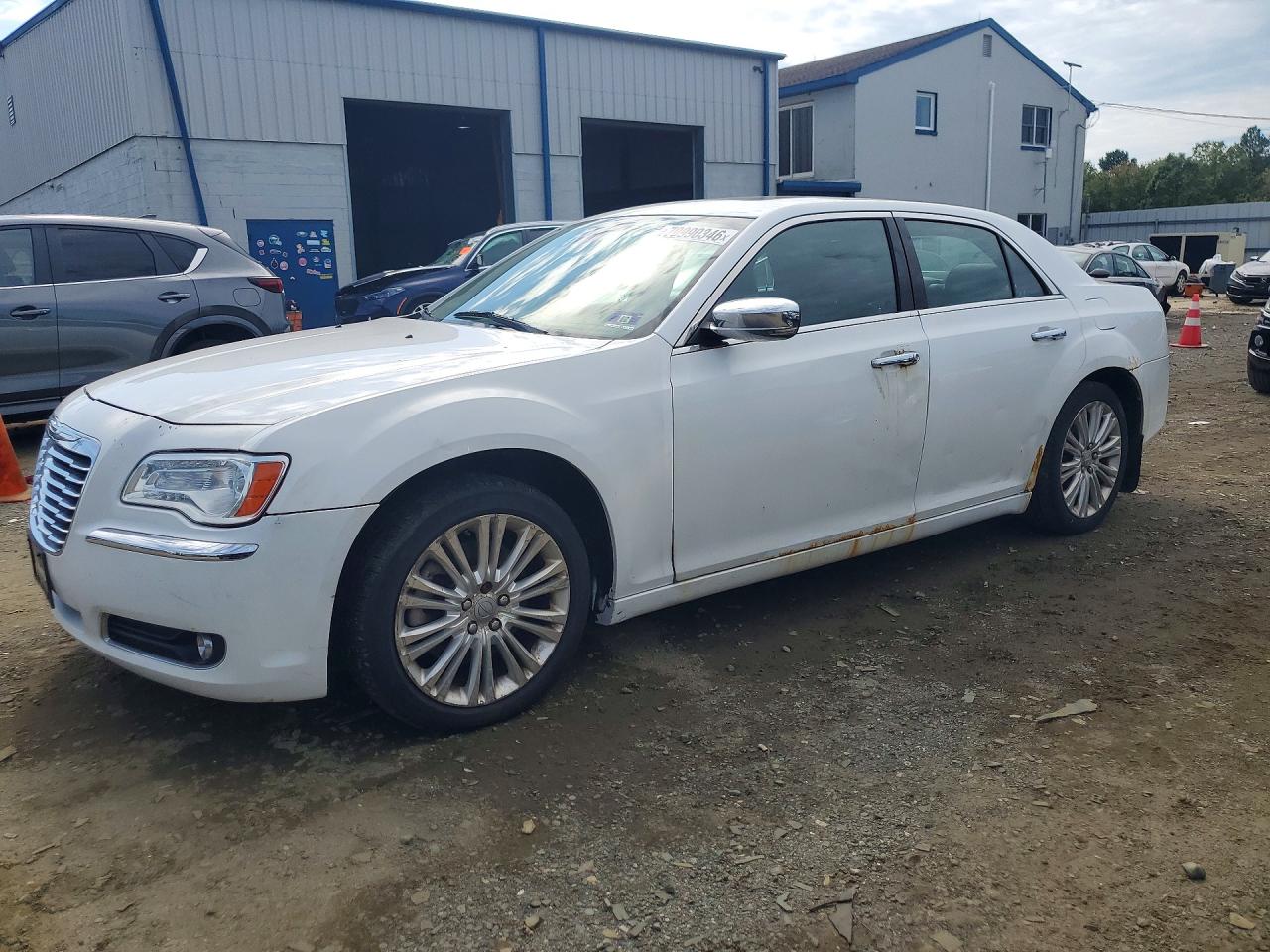 2012 CHRYSLER 300 Limited — Front 3/4