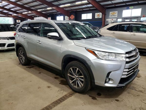 2019 TOYOTA HIGHLANDER SE/XLE — Passenger 3/4