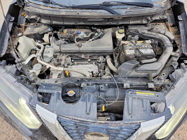 2018 NISSAN ROGUE — Engine bay