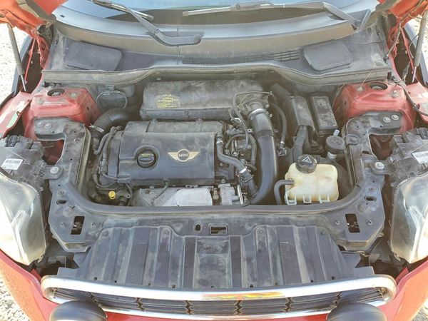 2013 MINI COOPER — Engine bay