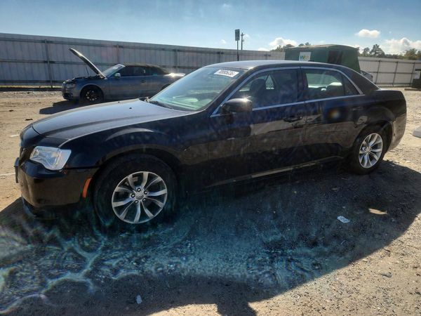 2015 CHRYSLER 300 — DSFA — Front 3/4