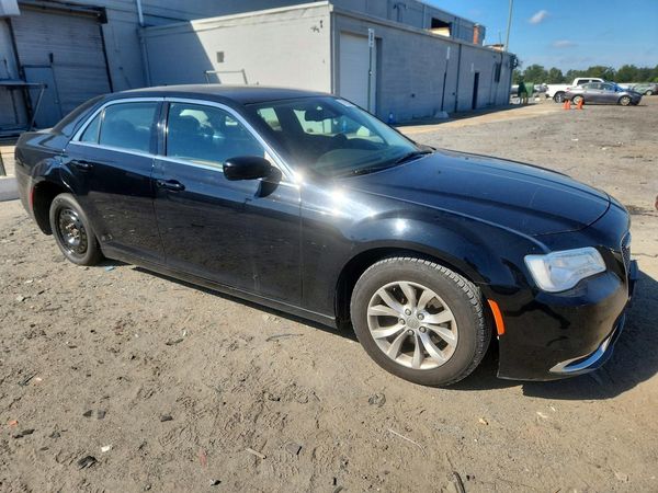2015 CHRYSLER 300 Limited — Passenger 3/4