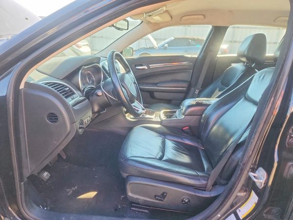2015 CHRYSLER 300 Limited — DENT