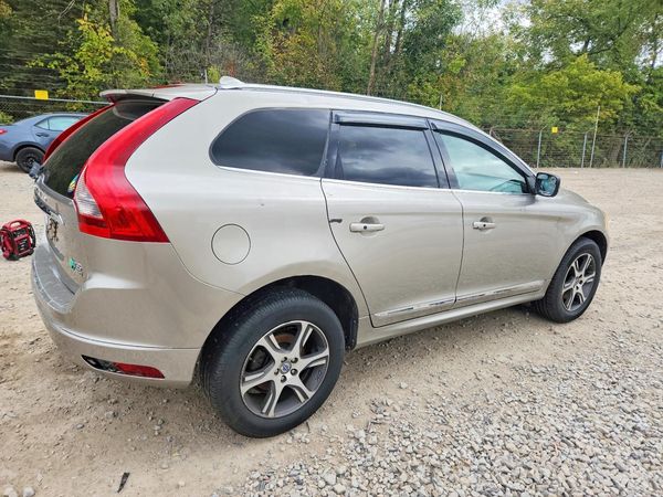 2015 VOLVO XC60 Premier+ (non R design) — PSRA