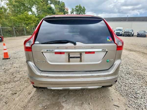 2015 VOLVO XC60 Premier+ (non R design) — DIRR