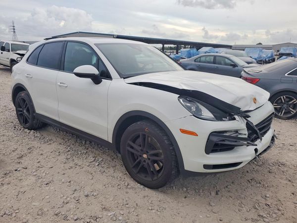 2021 PORSCHE CAYENNE — Passenger 3/4
