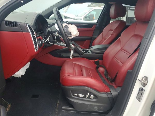 2021 PORSCHE CAYENNE — DENT