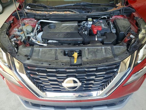 2023 NISSAN ROGUE SV — Engine bay
