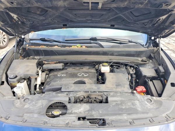 2017 INFINITI QX60 — Engine bay