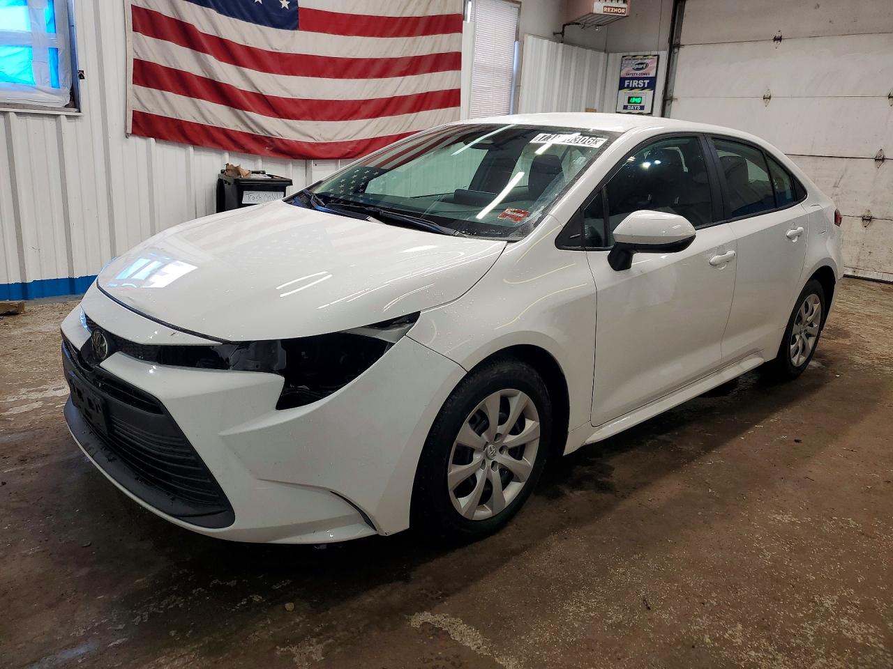 2026 TOYOTA COROLLA LE — Front 3/4