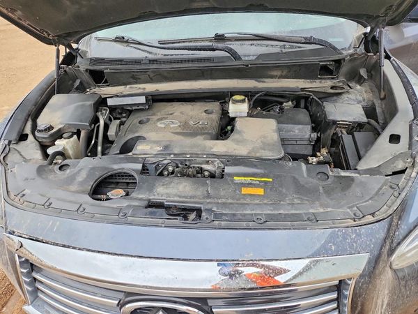 2014 INFINITI QX60 — Engine bay