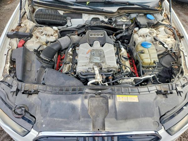 2013 AUDI A6 quattro Premium Plus — Engine bay