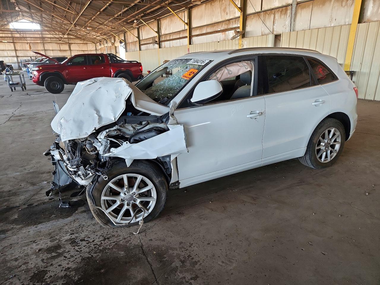 2012 AUDI Q5 Premium — Front 3/4