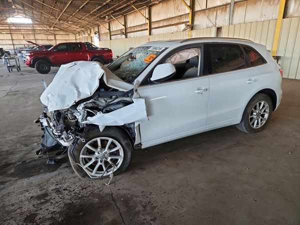 2012 AUDI Q5 Premium — Front 3/4
