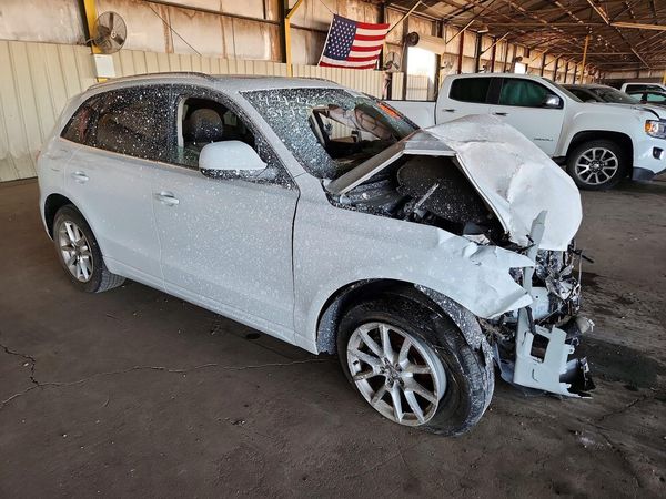 2012 AUDI Q5 Premium — Passenger 3/4