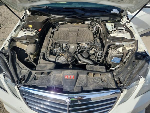2013 MERCEDES-BENZ E-CLASS E350 — Engine bay