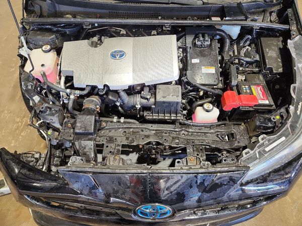 2020 TOYOTA PRIUS — Engine bay