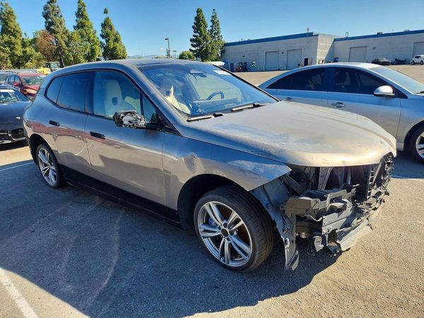 2024 BMW ALL OTHER xDrive50 — Passenger 3/4