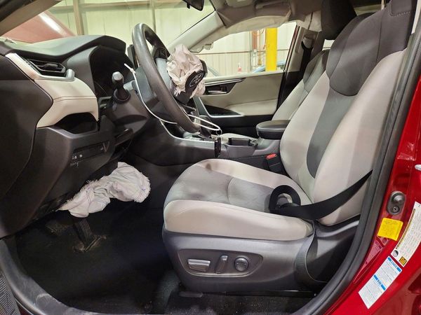 2020 TOYOTA RAV4 XLE — DENT