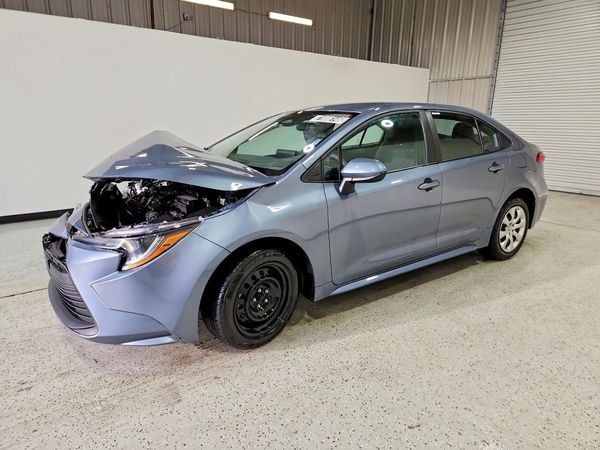 2025 TOYOTA COROLLA LE — Front 3/4