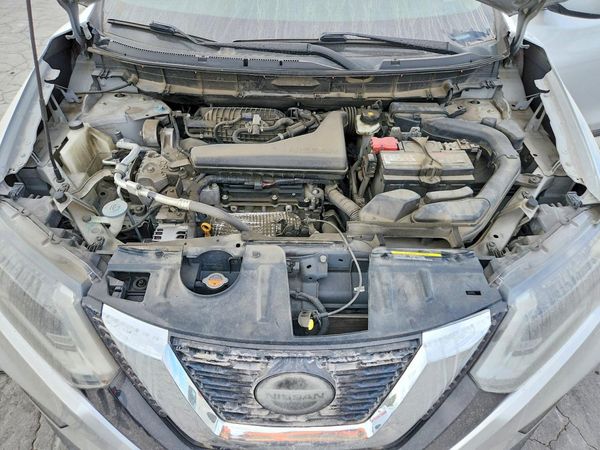 2019 NISSAN ROGUE — Engine bay