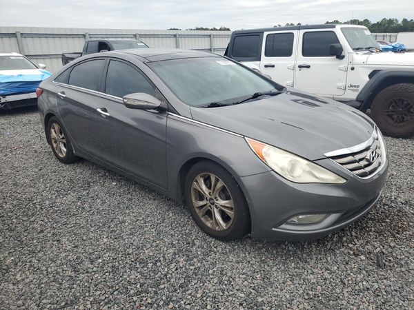 2013 HYUNDAI SONATA — Passenger 3/4
