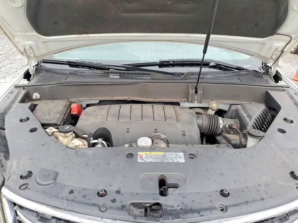 2015 CHEVROLET TRAVERSE 2LT — Engine bay