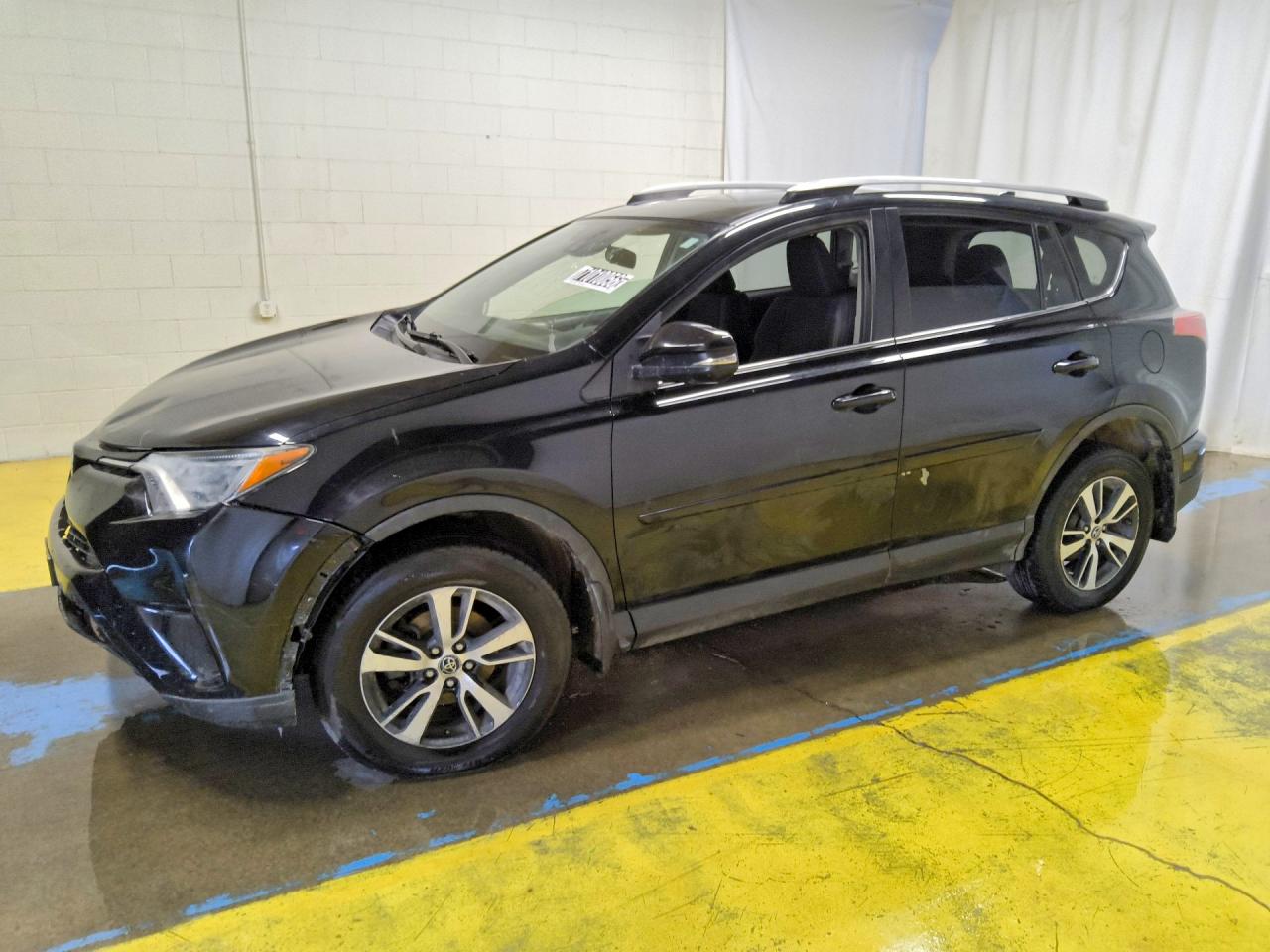 2018 TOYOTA RAV4 Adventure/XLE — Front 3/4