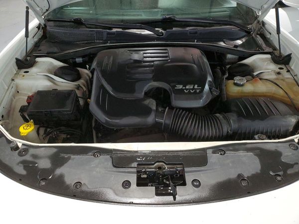 2019 DODGE CHARGER SXT — Engine bay