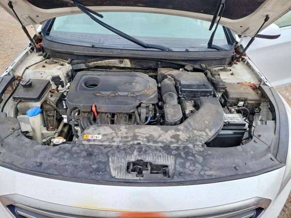 2017 HYUNDAI SONATA SE, Eco — Engine bay