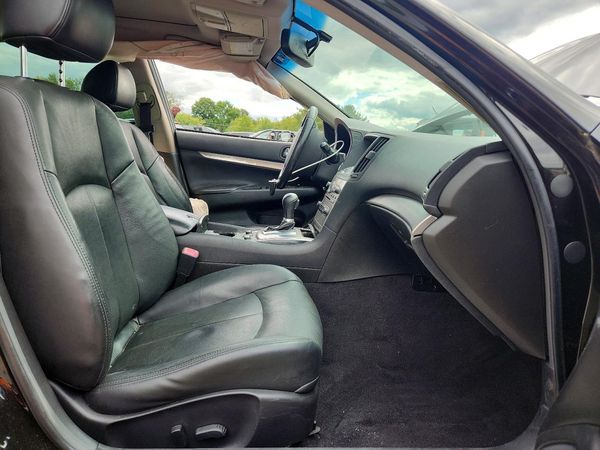 2015 INFINITI Q40 — DENT