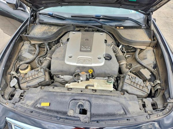 2015 INFINITI Q40 — Engine bay