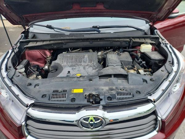 2015 TOYOTA HIGHLANDER Base/Hybrid — Engine bay