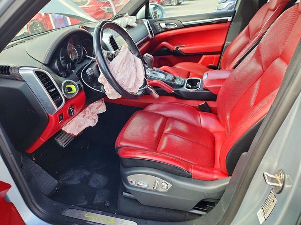 2017 PORSCHE CAYENNE E-Hybrid — DENT