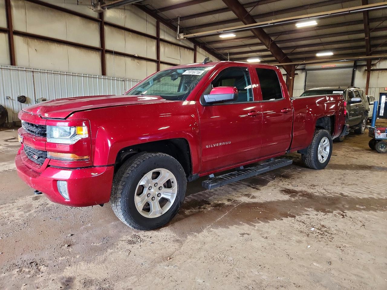 2018 CHEVROLET SILVERADO LT — Front 3/4