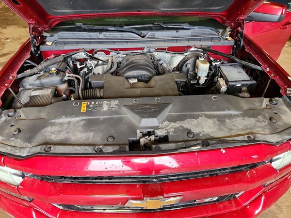2018 CHEVROLET SILVERADO LT — Engine bay